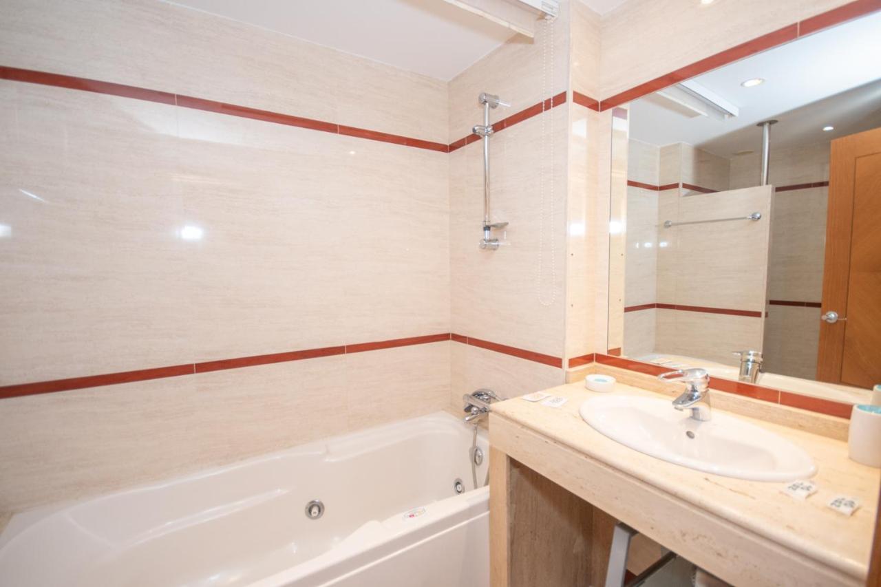 Apt With Heated Pool & Excellent Location - Todoholiday Apartment Benalmadena Exterior photo